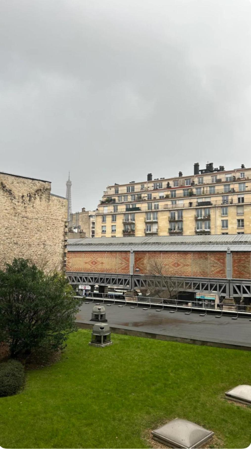 Big Apartment Eiffel Tower View Paris Exterior foto